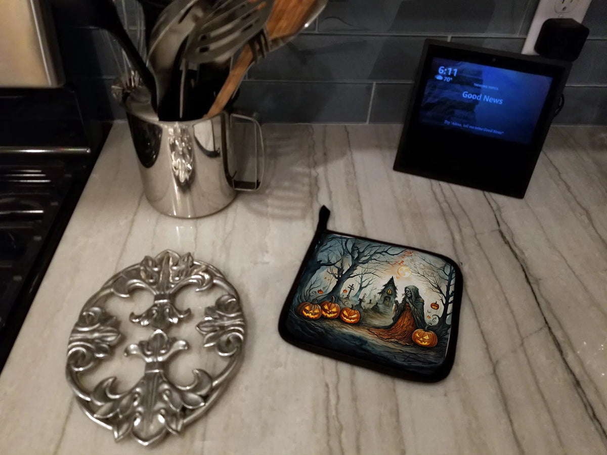 The Weeping Woman Spooky Halloween Pair Of Pot Holders Kitchen Heat