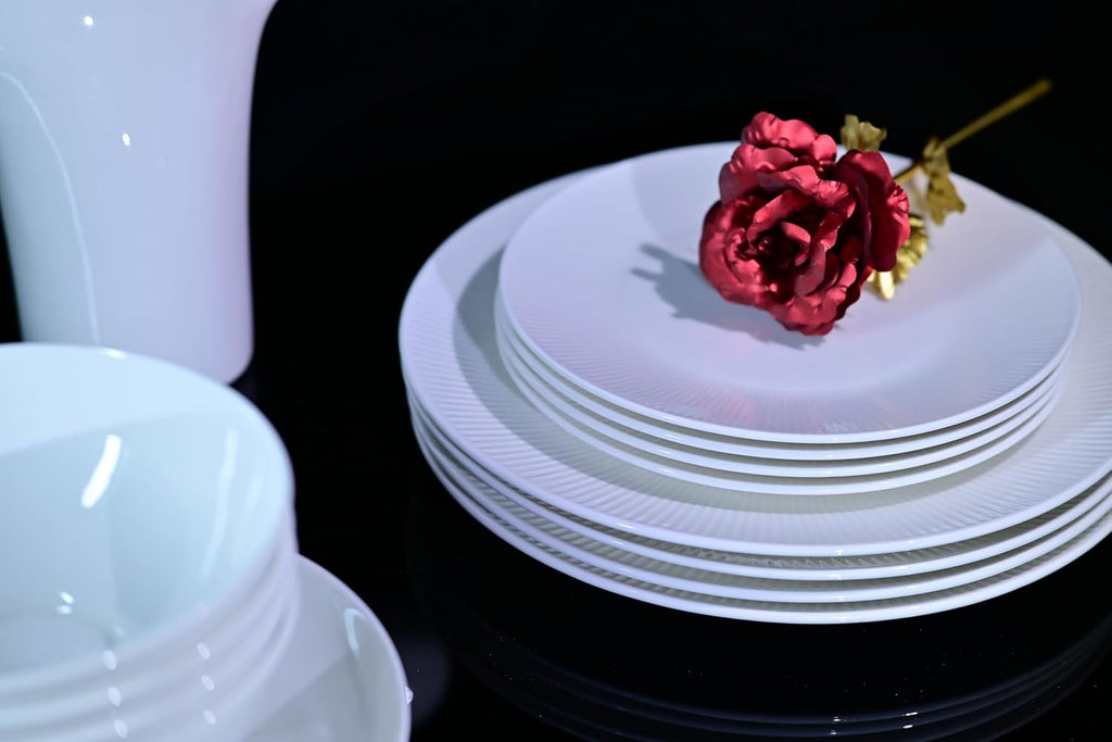 Dandilion Bone China Dinnerware Set, 16 Pieces, Service For 4, Plates